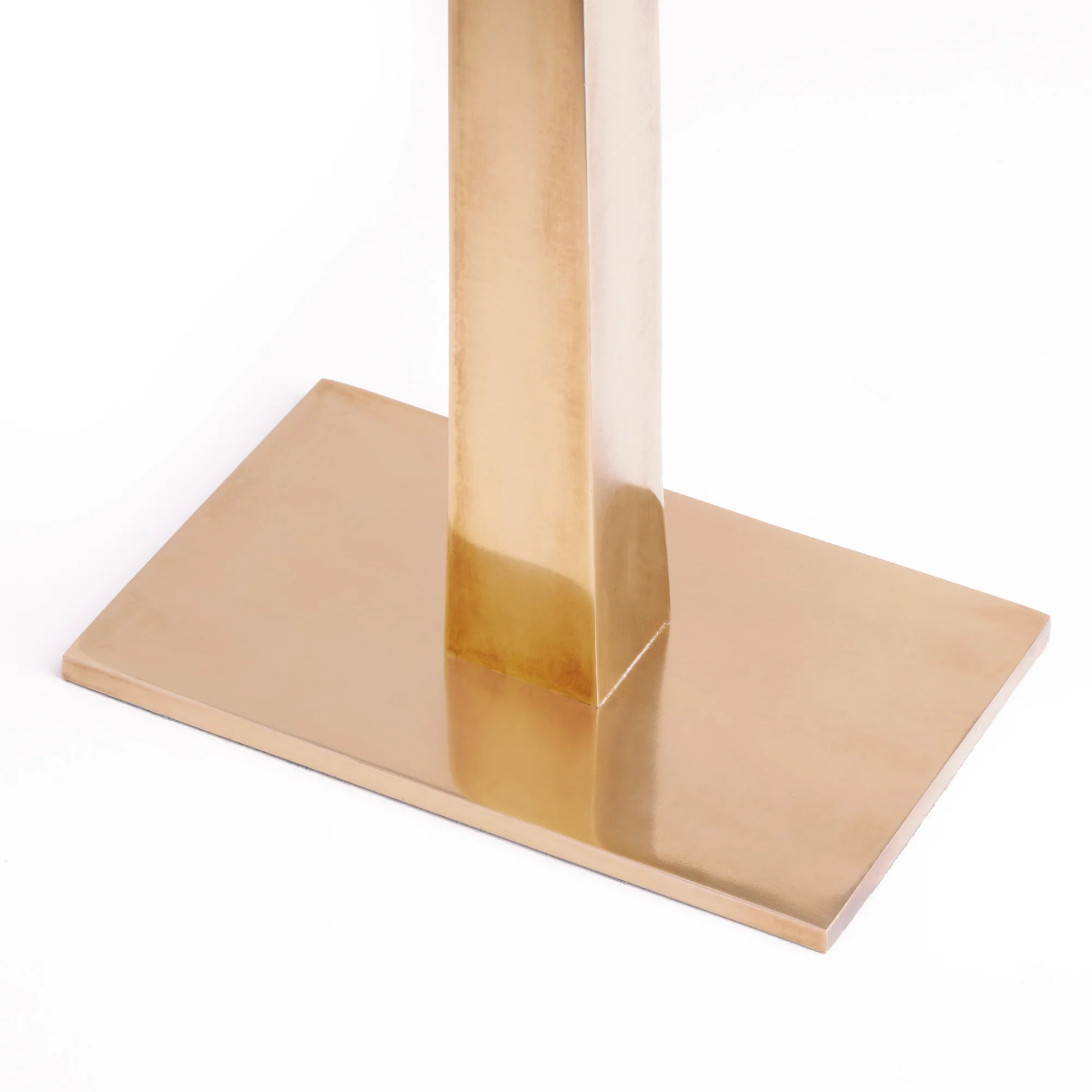 Trafalgar rechargeable table lamp in antique brass - Image 8