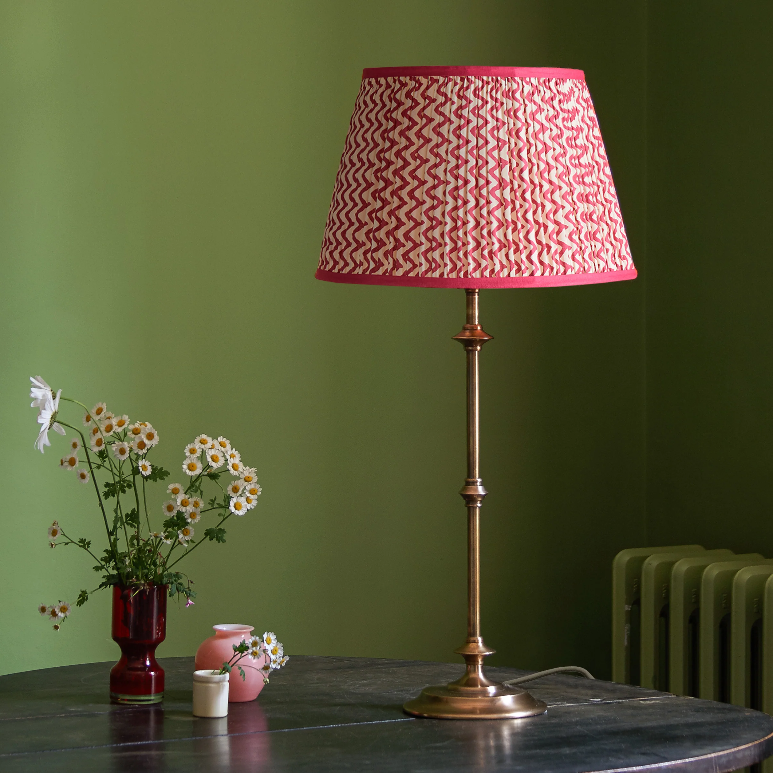 Trindle table lamp in brass