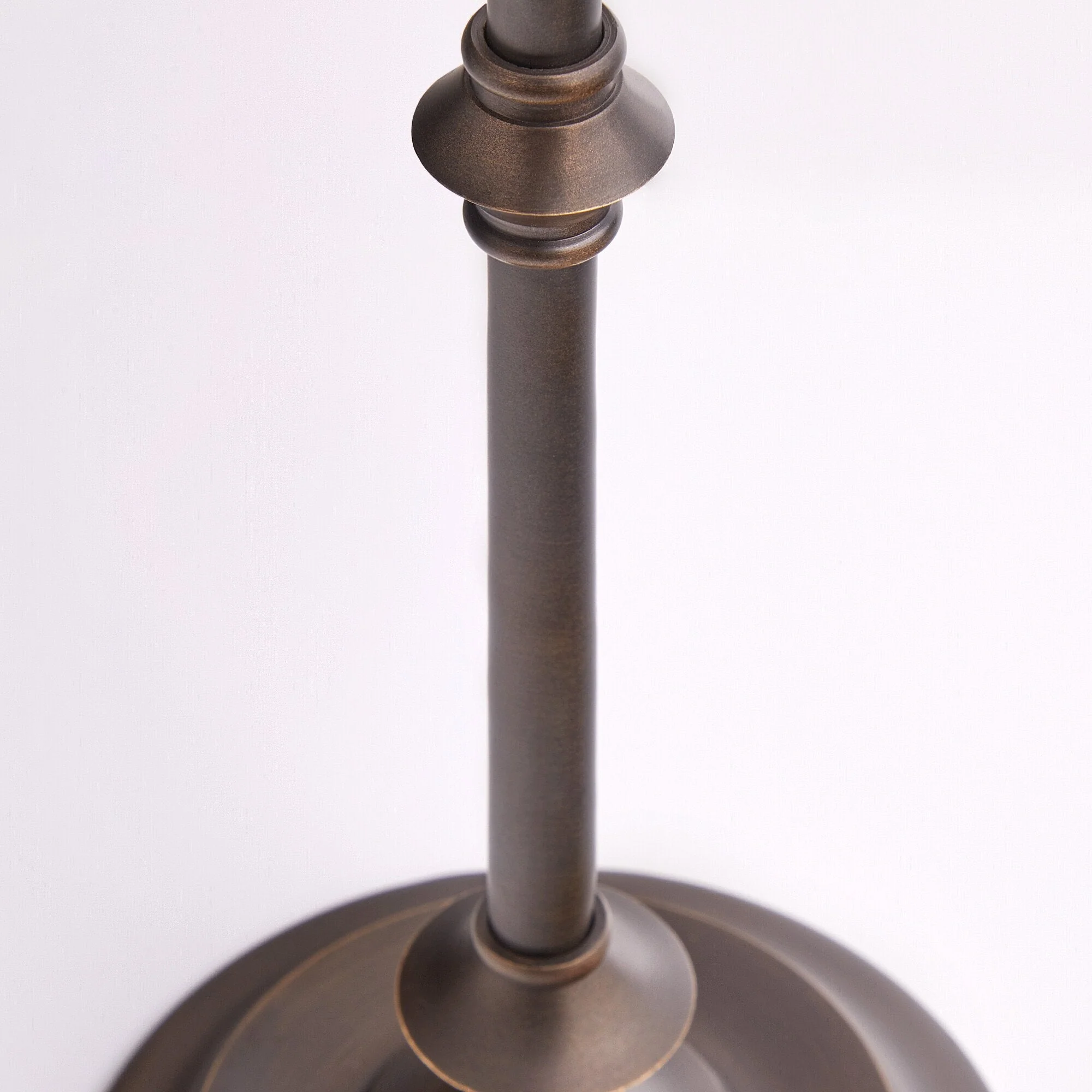 Trindle table lamp in brass with a bronze finish - Image 6