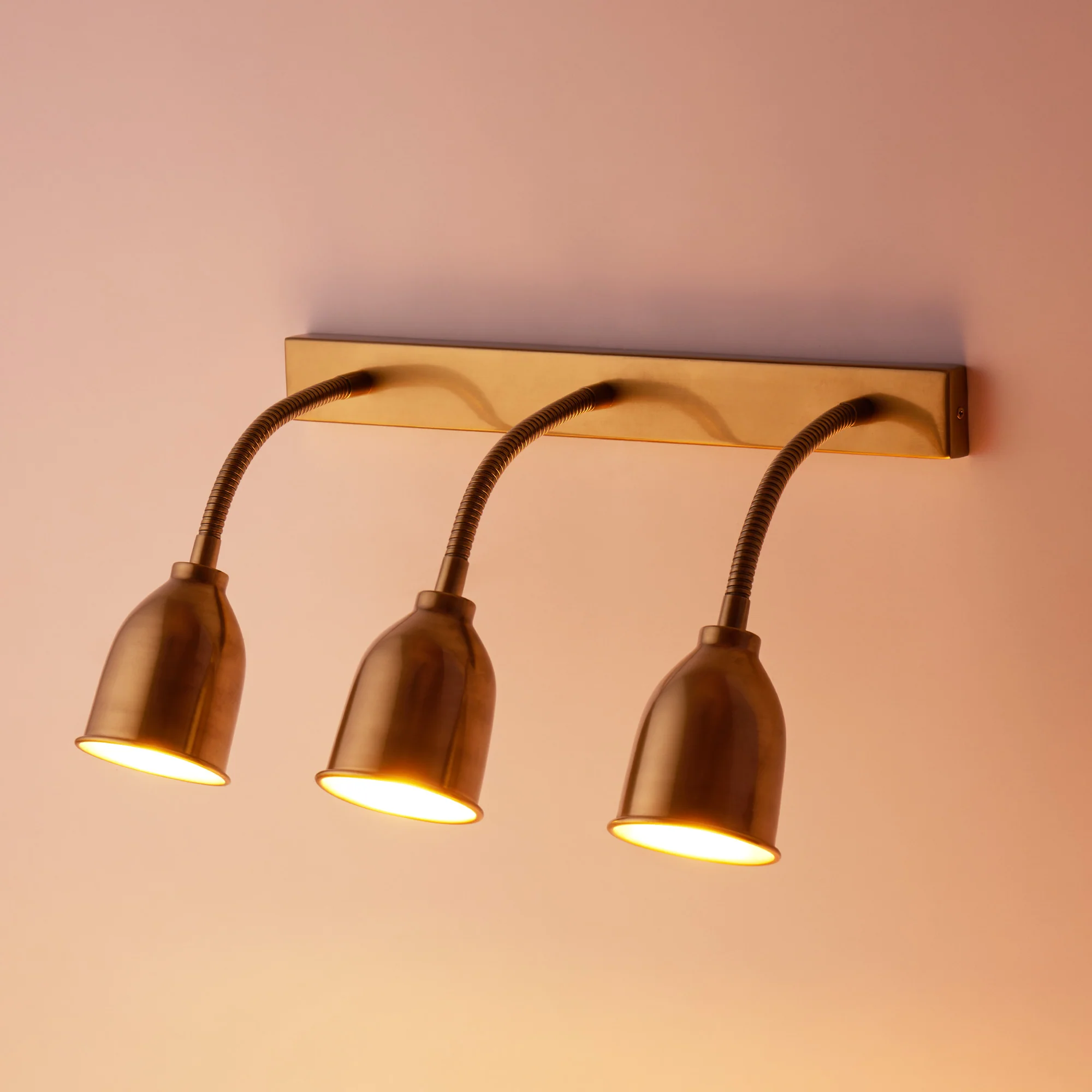 Triple Bendy Pick wall light in brass - Image 3