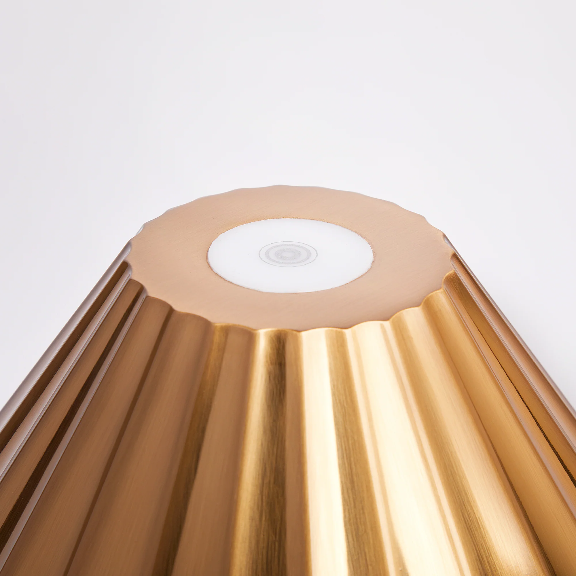 Twinky rechargeable table lamp in black with a brass hood - Image 10