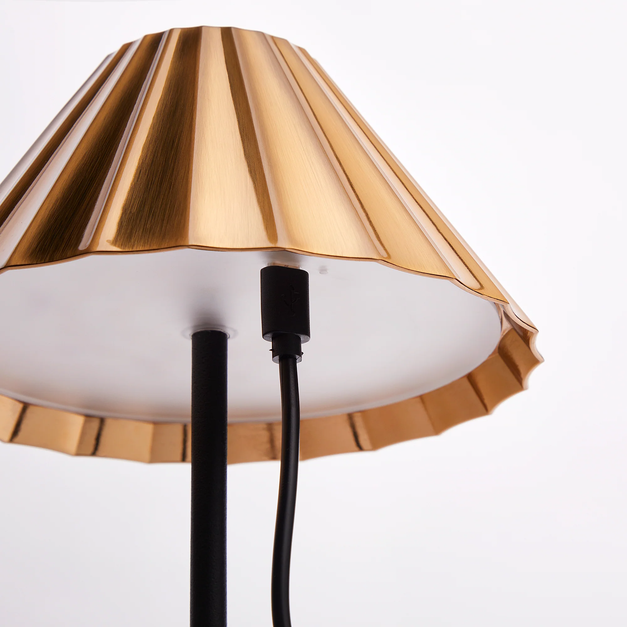 Twinky rechargeable table lamp in black with a brass hood - Image 5