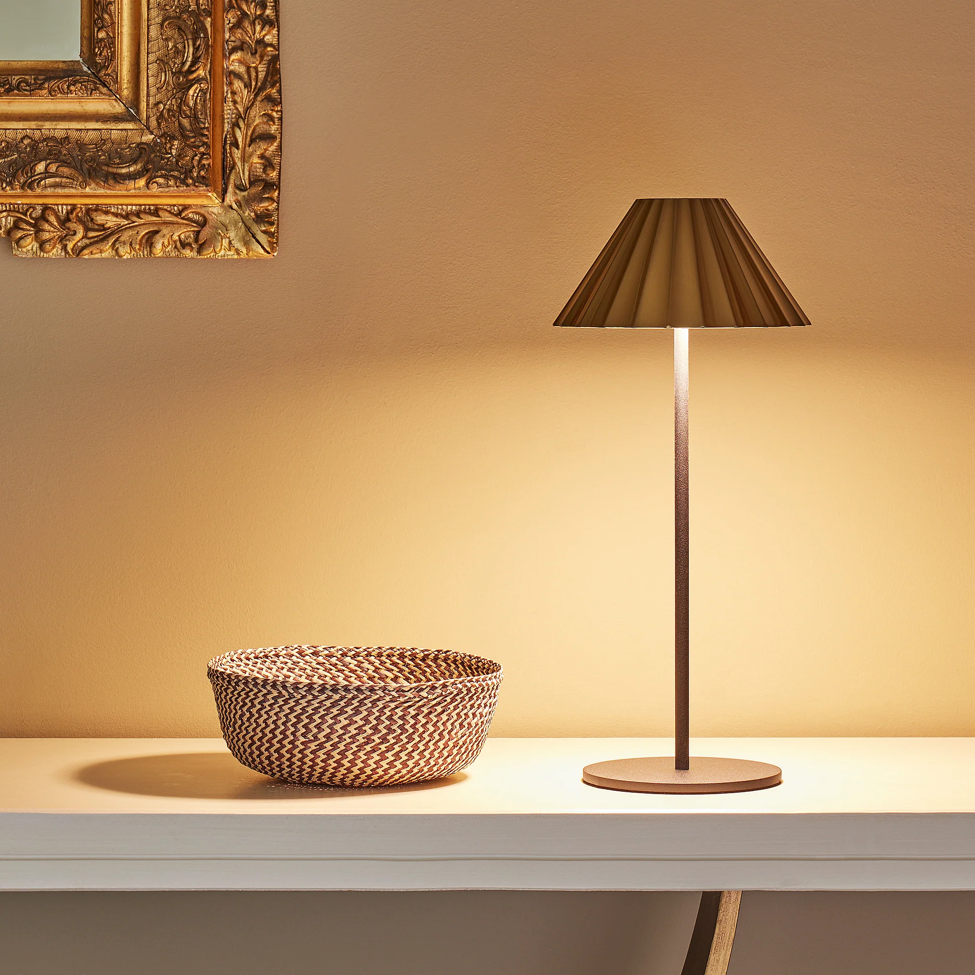 Twinky rechargeable table lamp in black with a brass hood - Image 7
