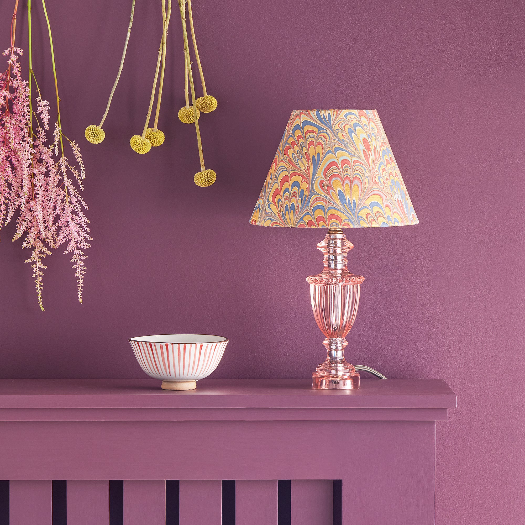Urnie bedside lamp in blush pink resin - Image 6