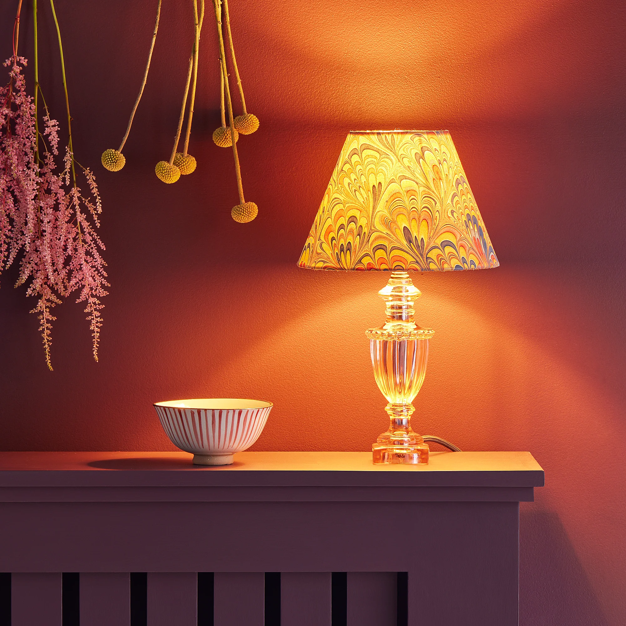 Urnie bedside lamp in blush pink resin - Image 7