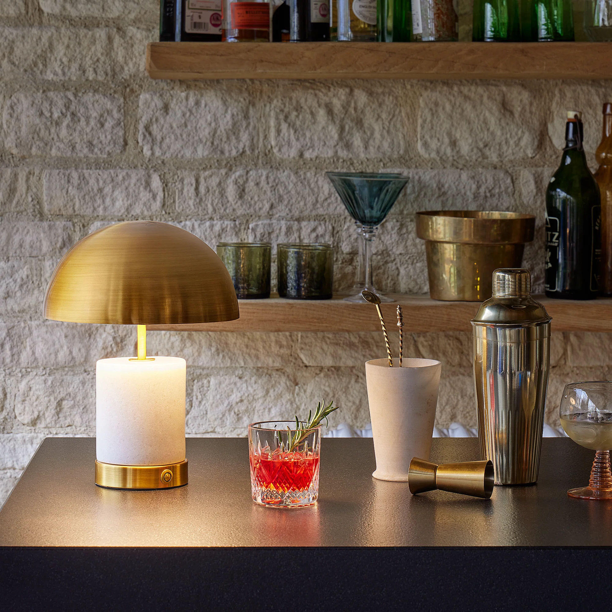 Utopia rechargeable table lamp in white marble - Image 5