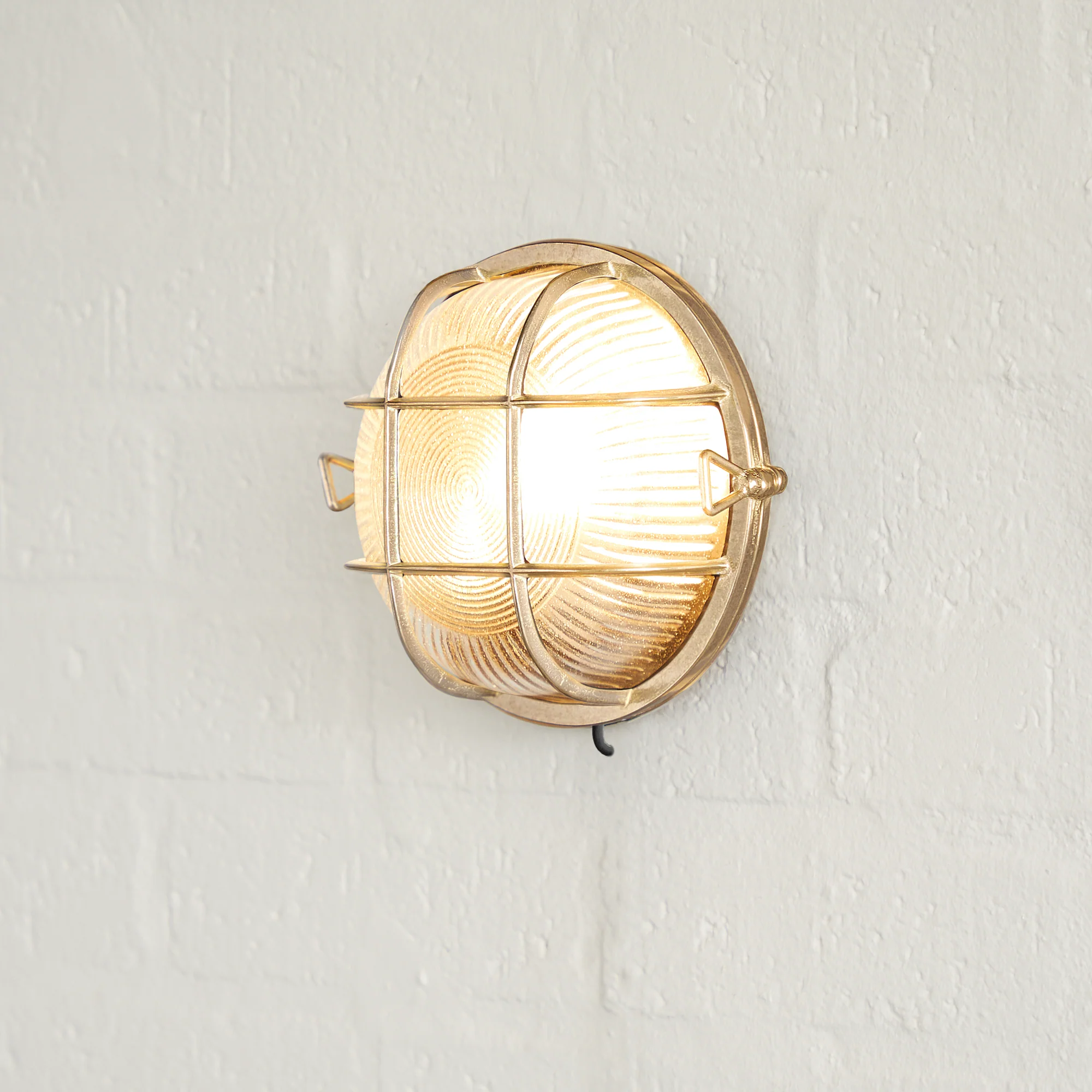 Vasco ip64 round bulkhead in unlacquered natural brass - Image 2