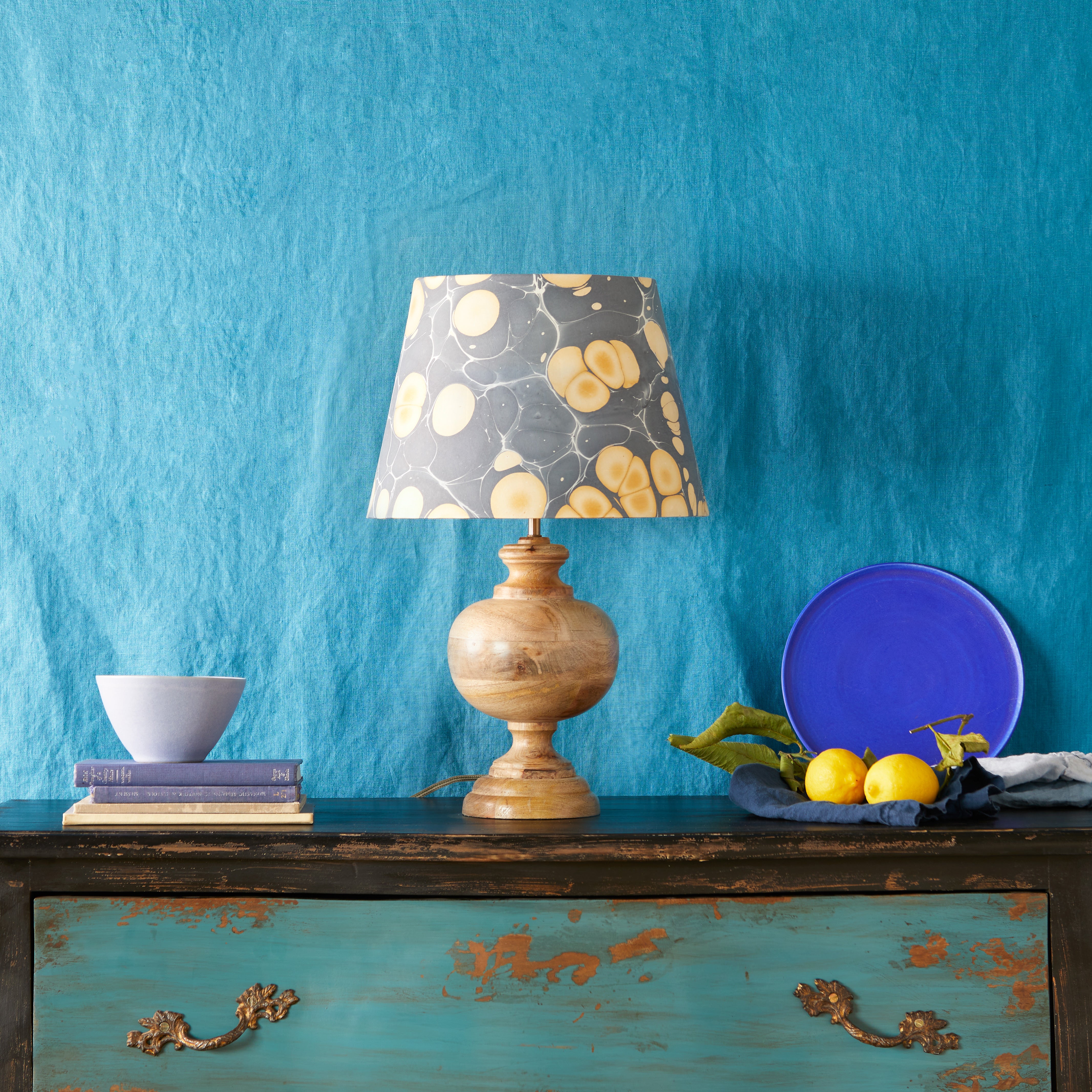 Venus table lamp in natural wood