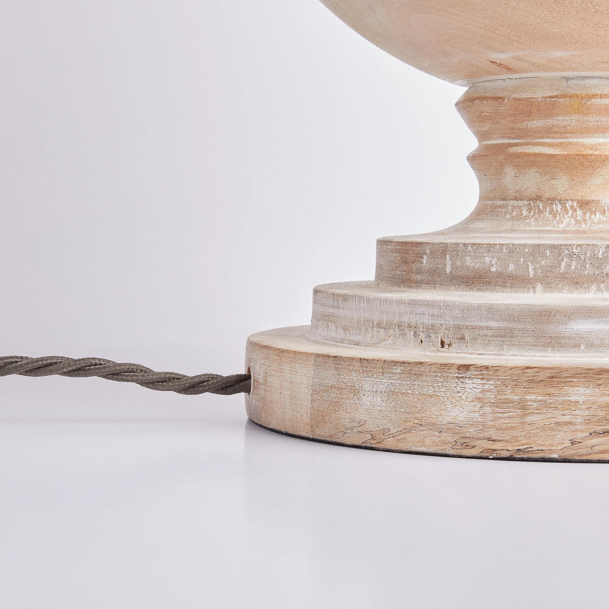 Verona table lamp in white - Image 10