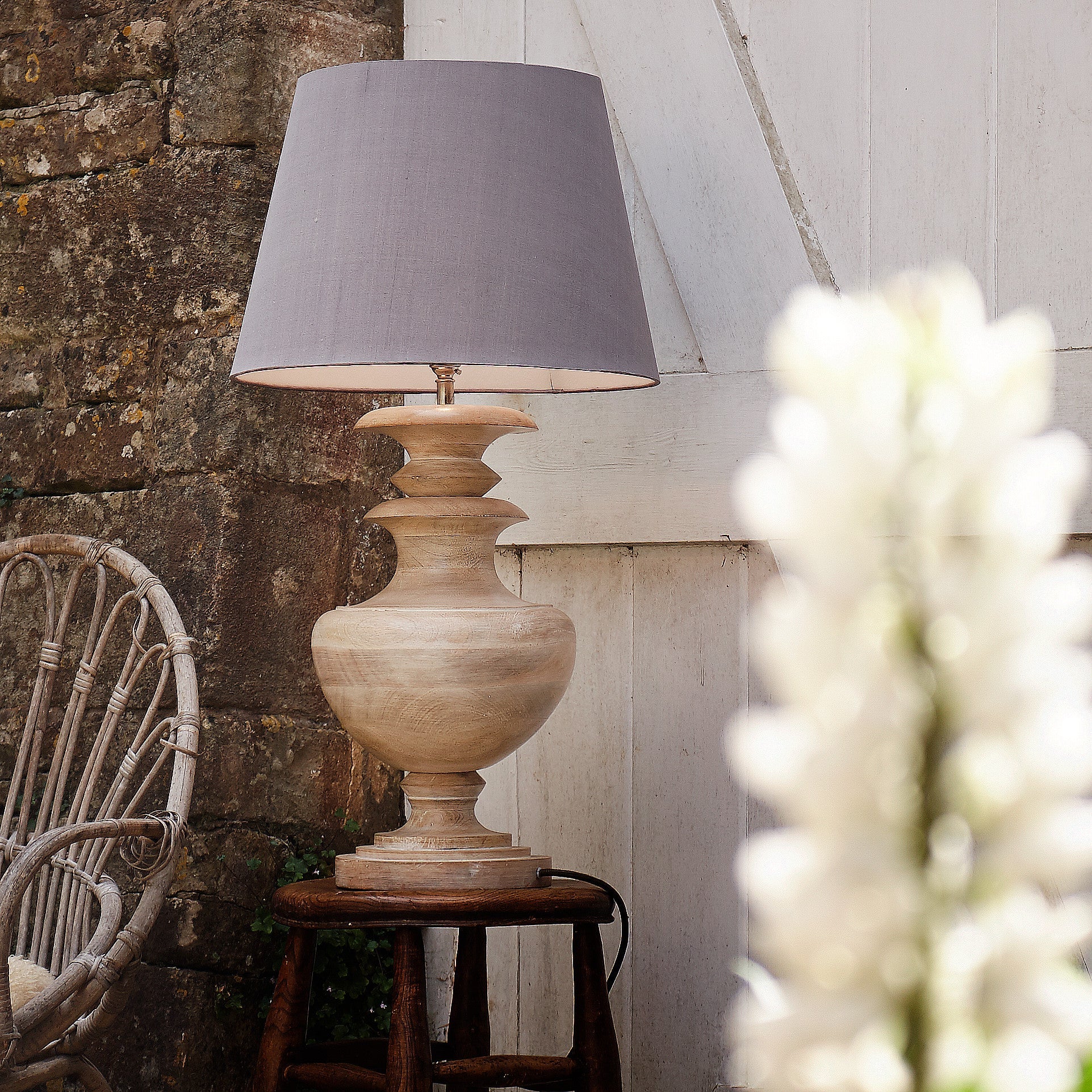 Verona table lamp in white - Image 4