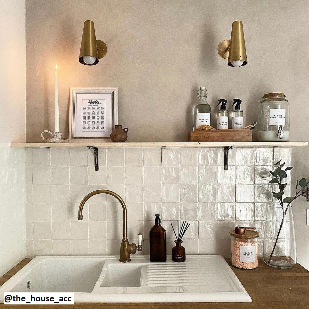 Vincent wall light in antique brass - Image 10