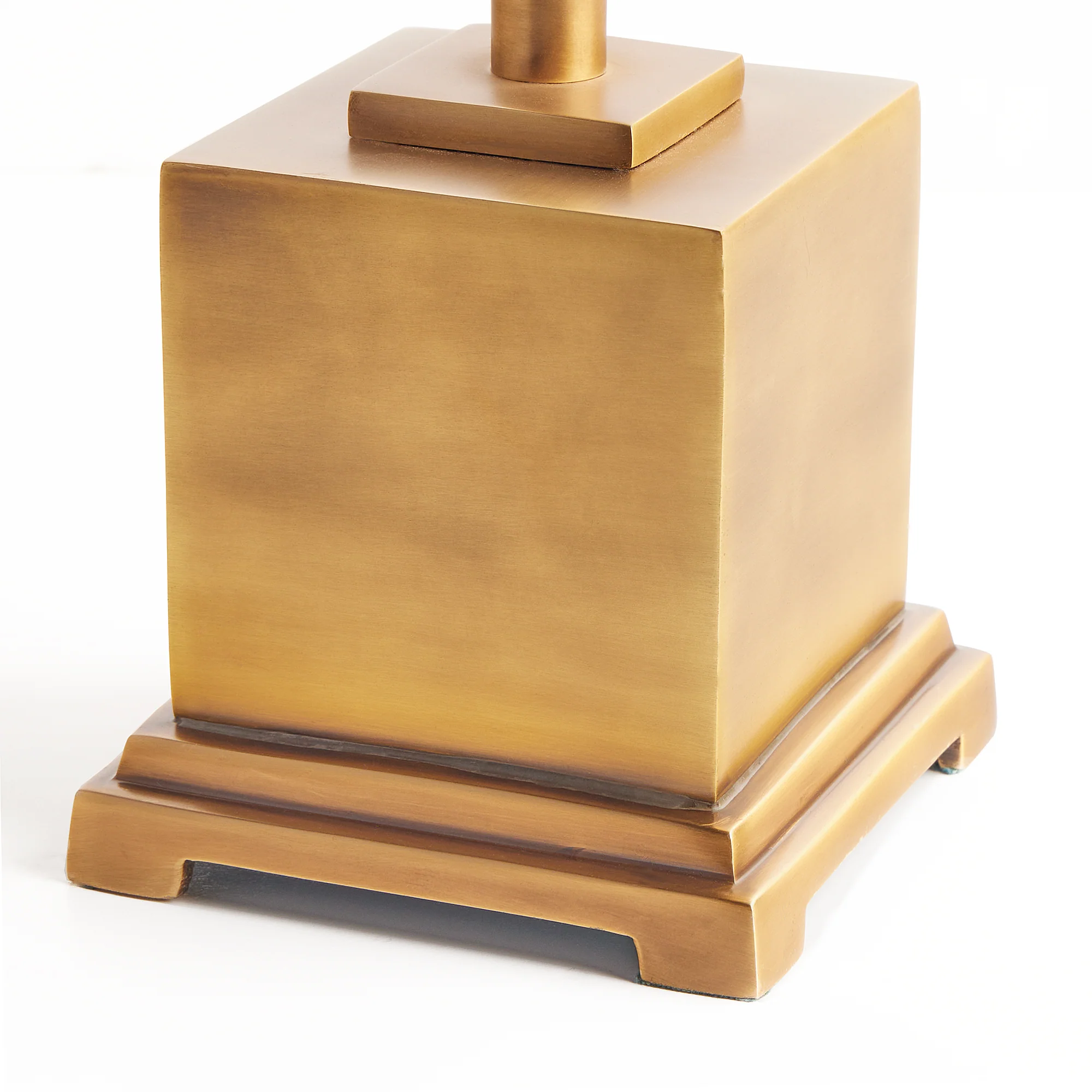 Walter rechargeable table lamp with an antiqued brass finish - Image 11