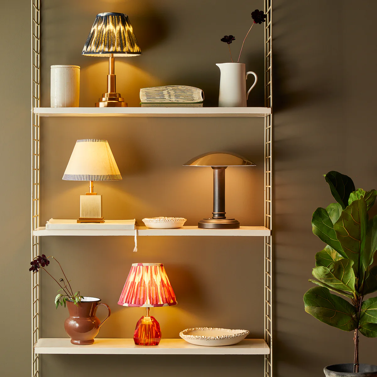 Walter rechargeable table lamp with an antiqued brass finish - Image 7