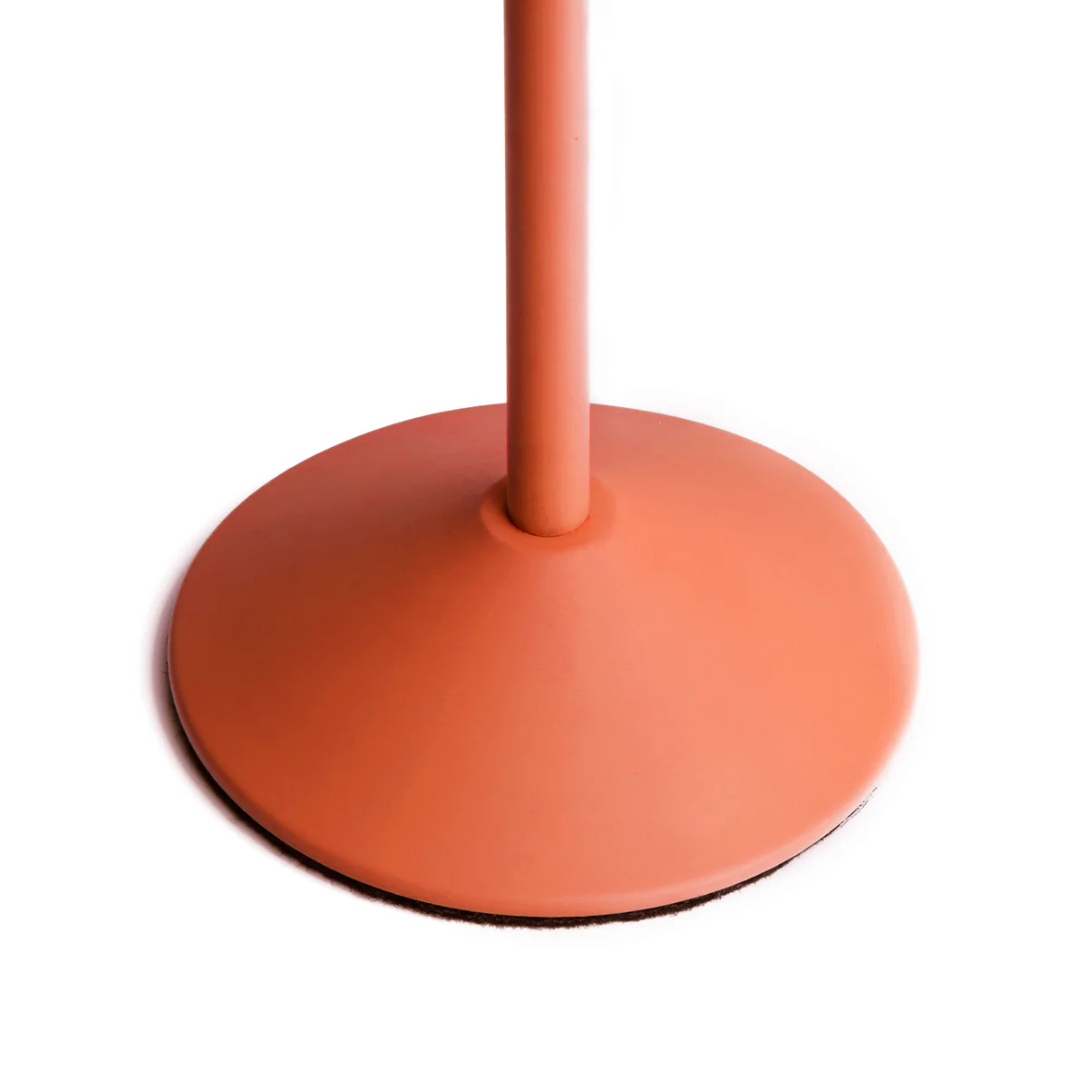 Wee Scoon rechargeable table lamp in rust - Image 4