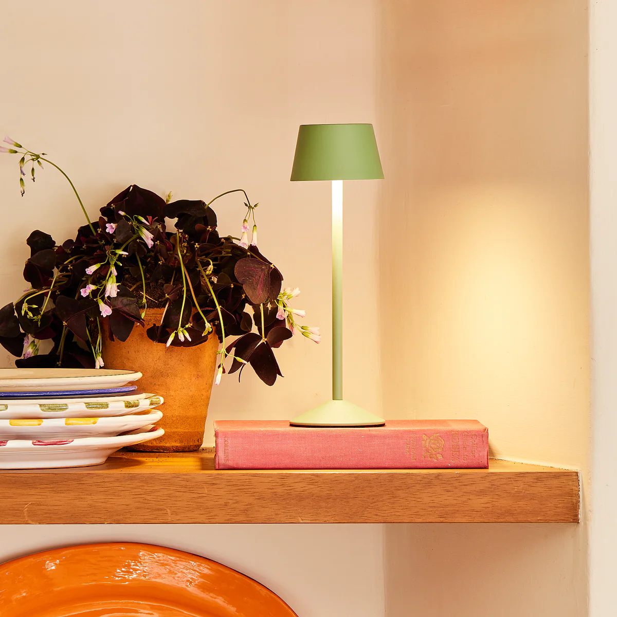 Wee Scoon rechargeable table lamp in watercress - Image 2