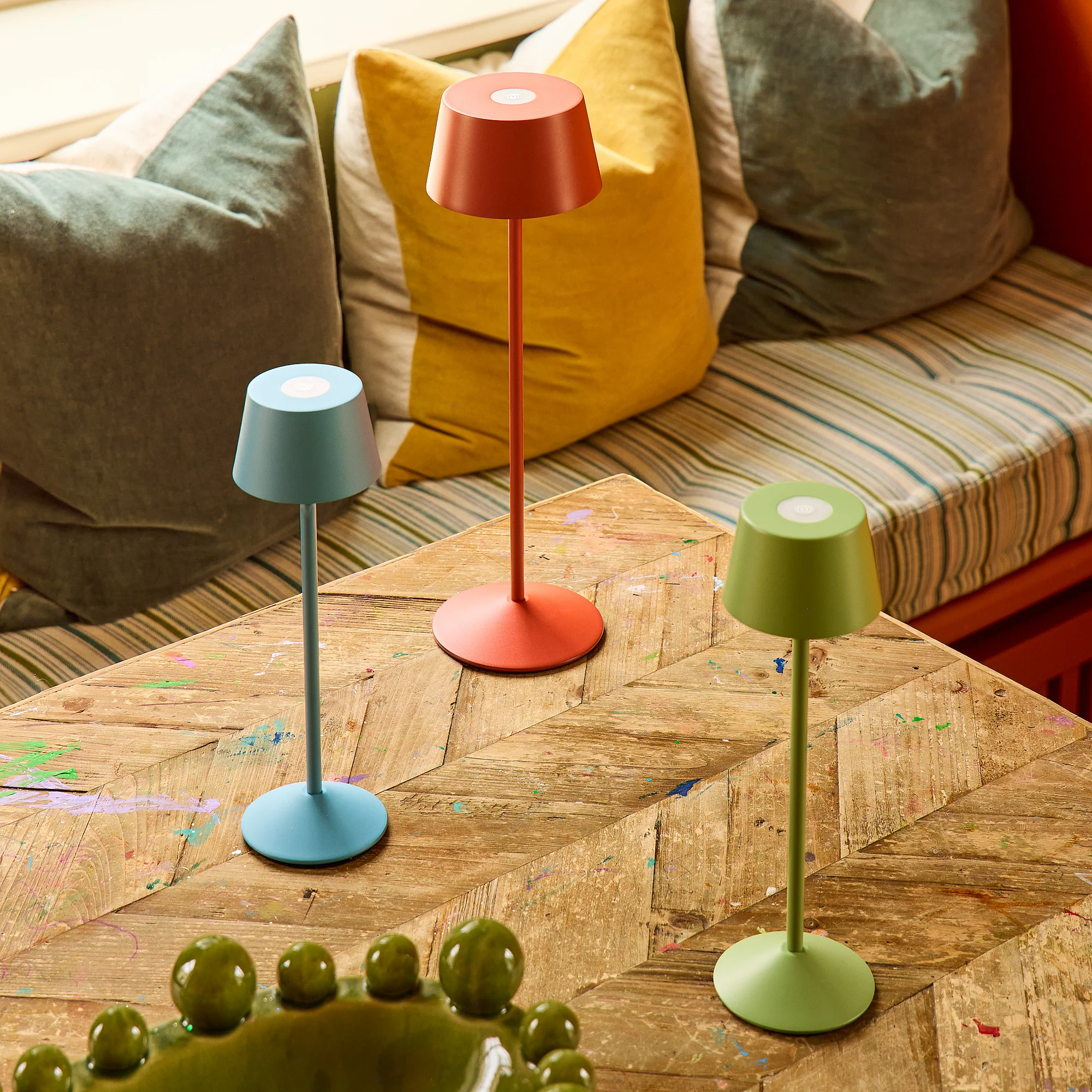 Wee Scoon rechargeable table lamp in watercress - Image 3
