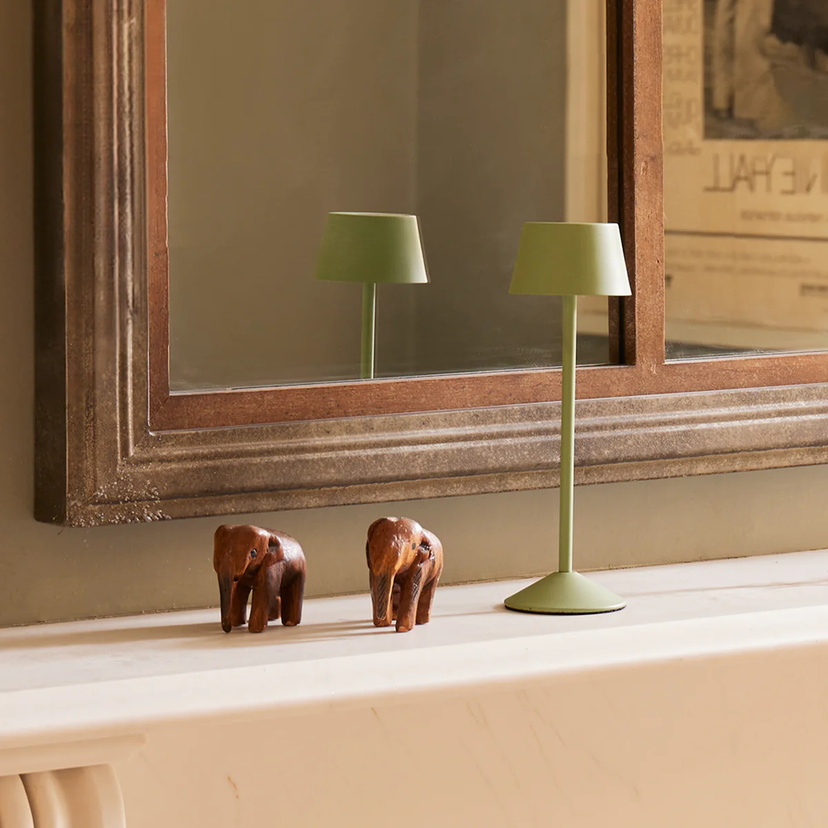 Wee Scoon rechargeable table lamp in watercress - Image 5
