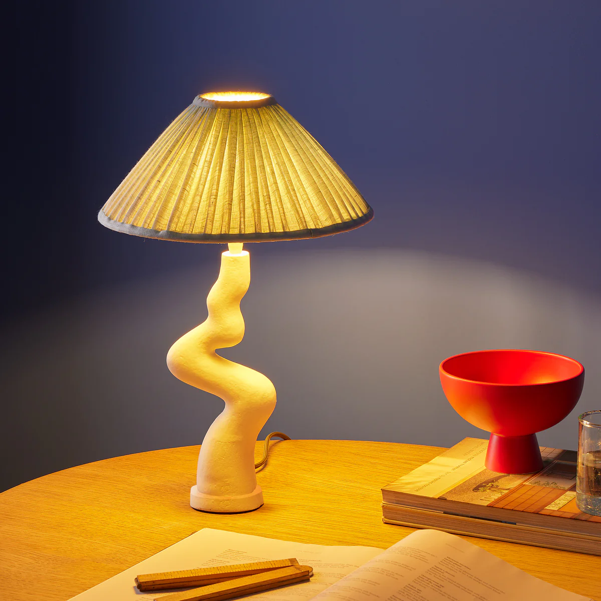 Weiss table lamp in Gesso white - Image 2