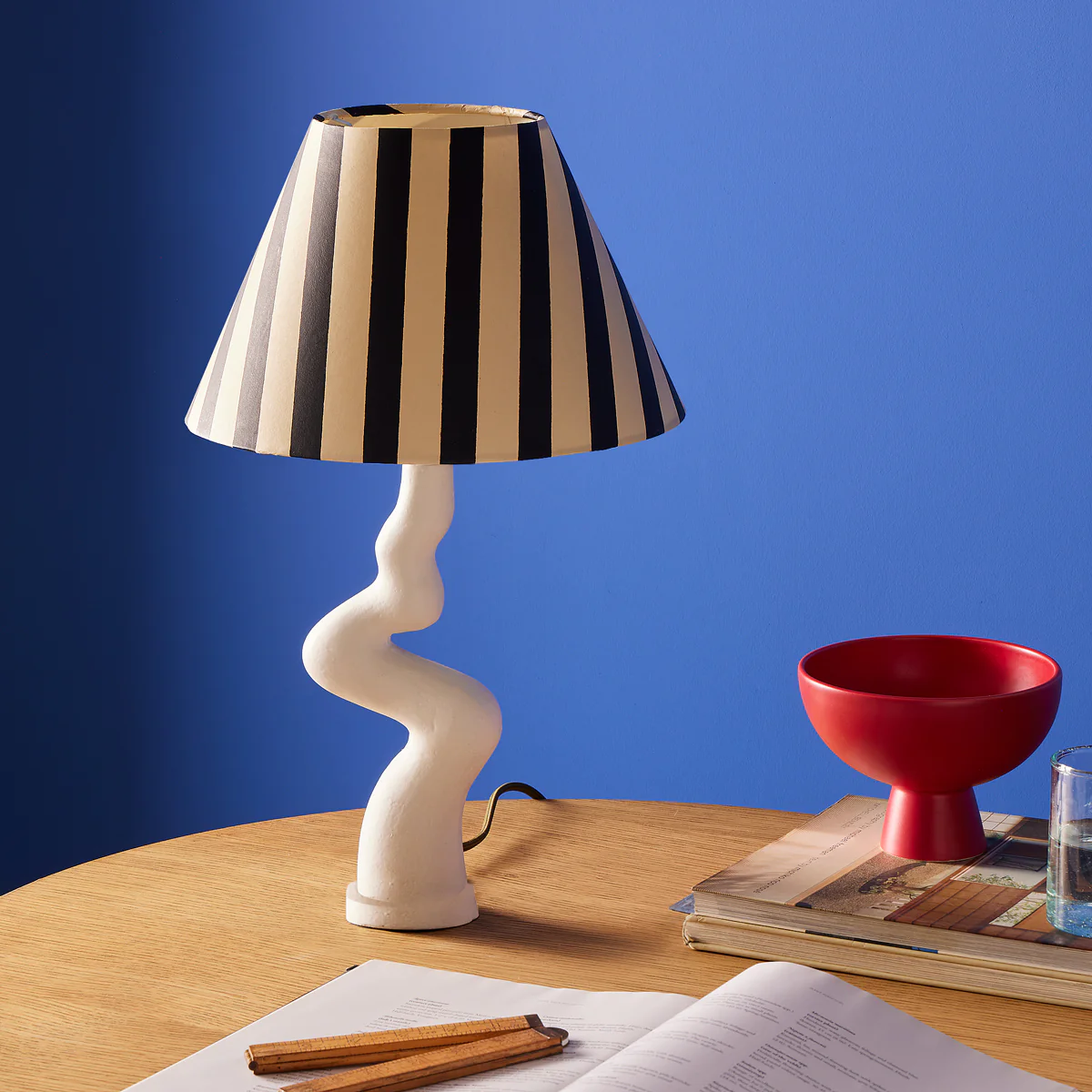 Weiss table lamp in Gesso white - Image 5