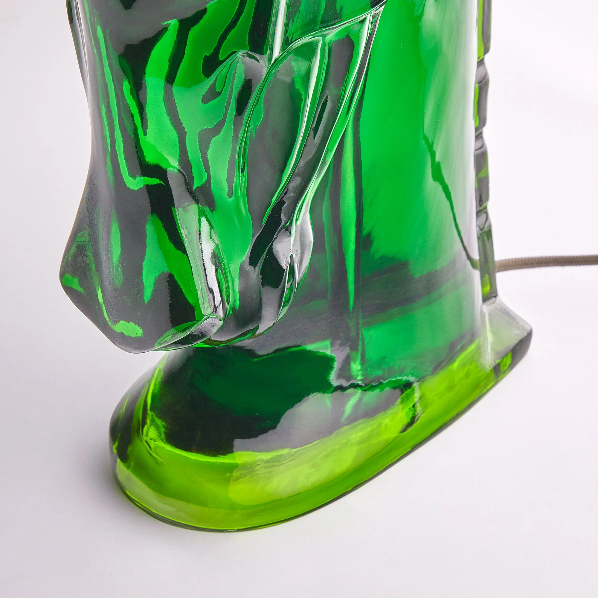 Whinny table lamp in green resin - Image 11
