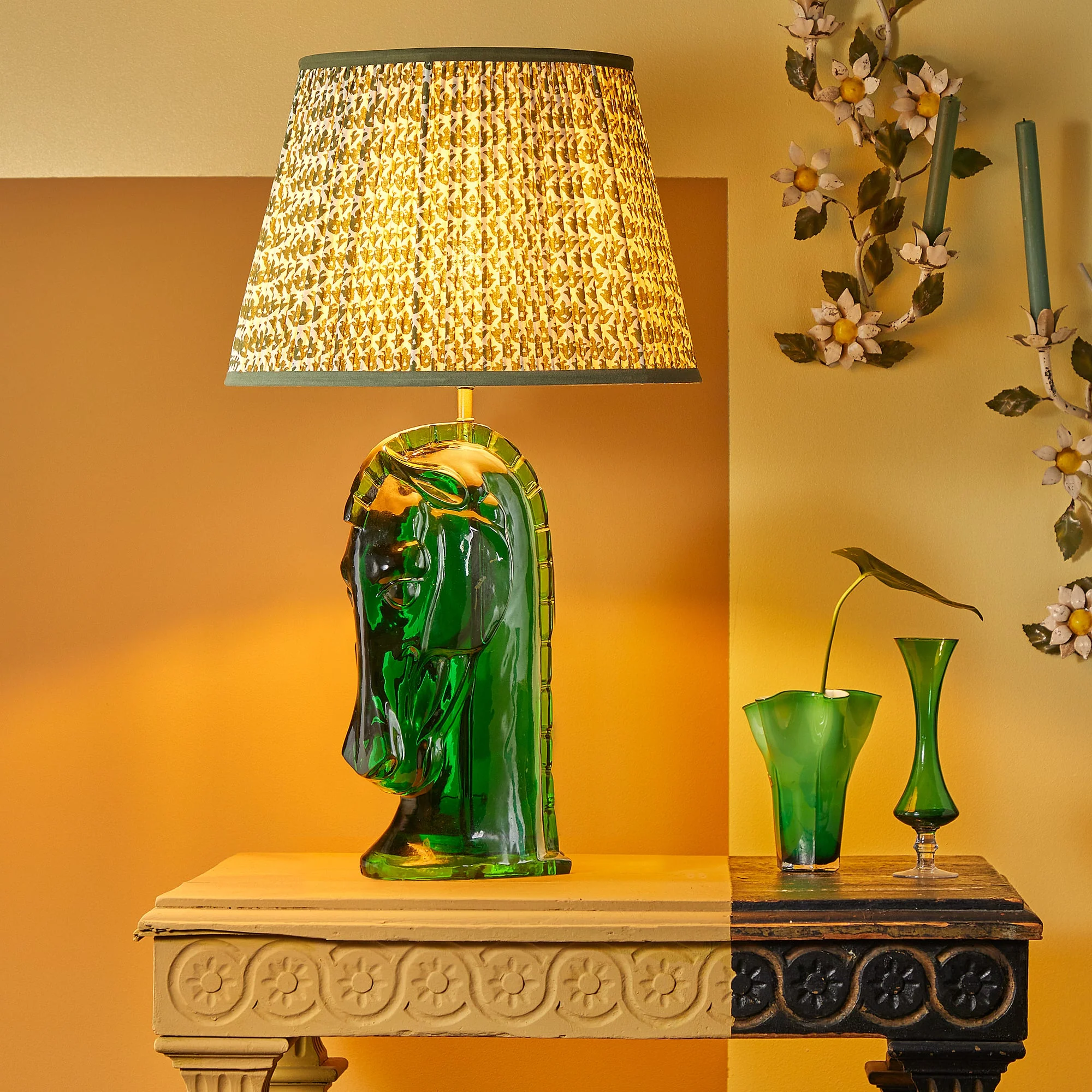 Whinny table lamp in green resin - Image 13
