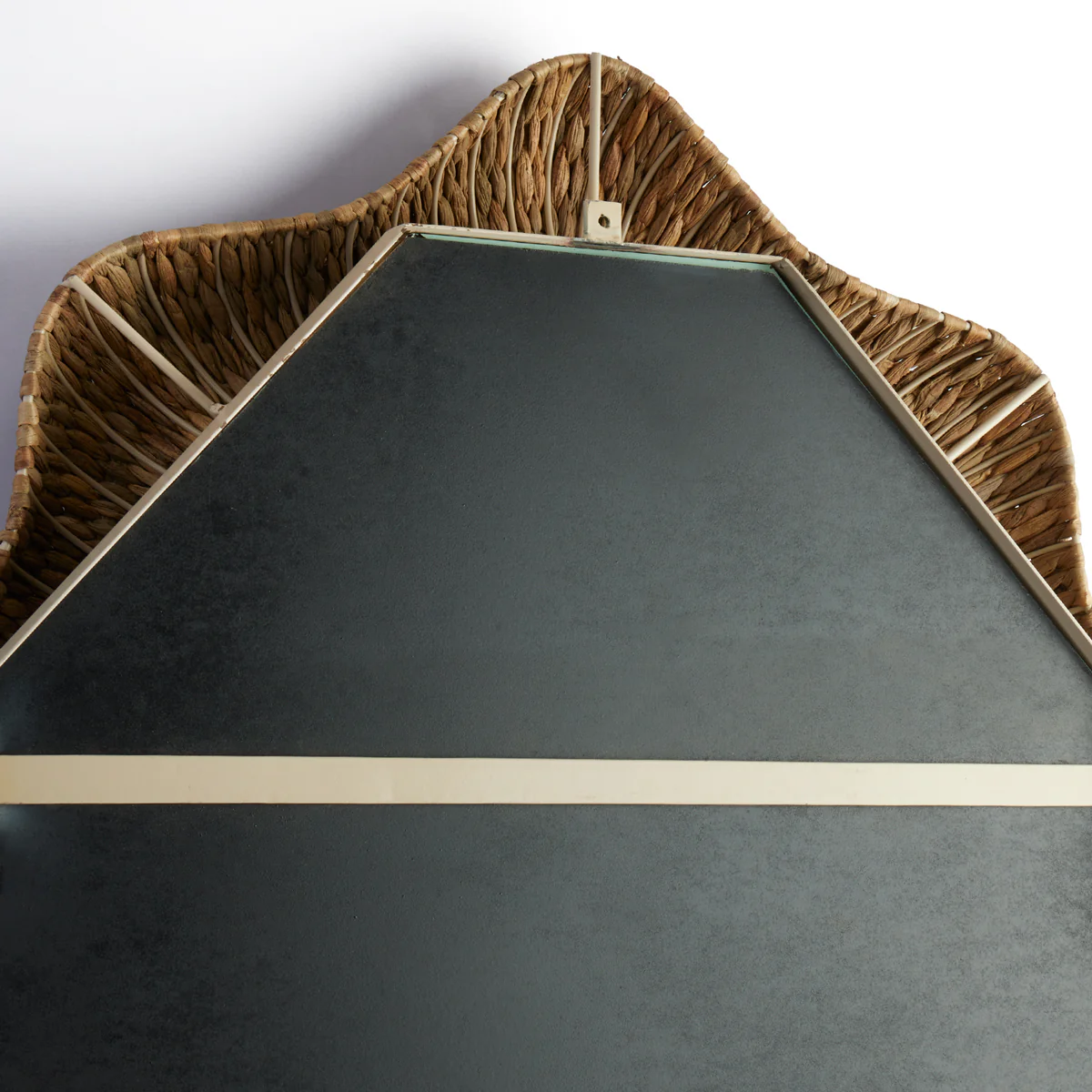 Wiggle mirror in lily grass - Image 9