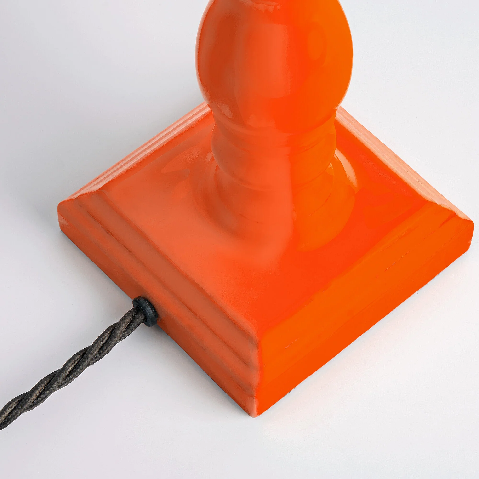 Wilma table lamp in orange - Image 4