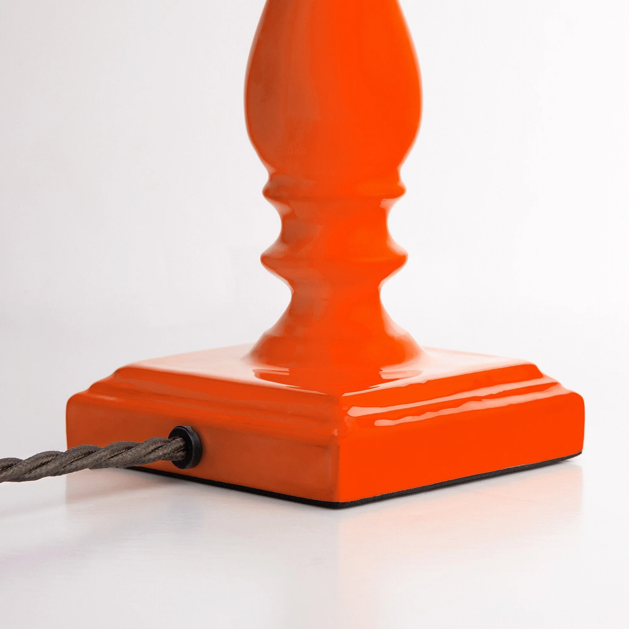 Wilma table lamp in orange - Image 8