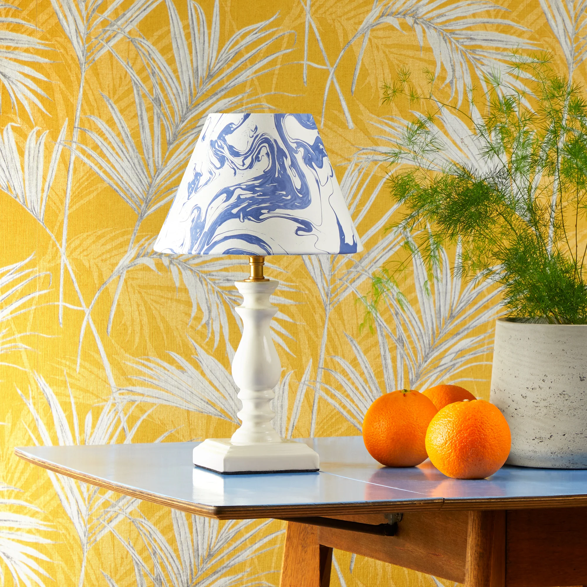 Wilma table lamp in white - Image 3
