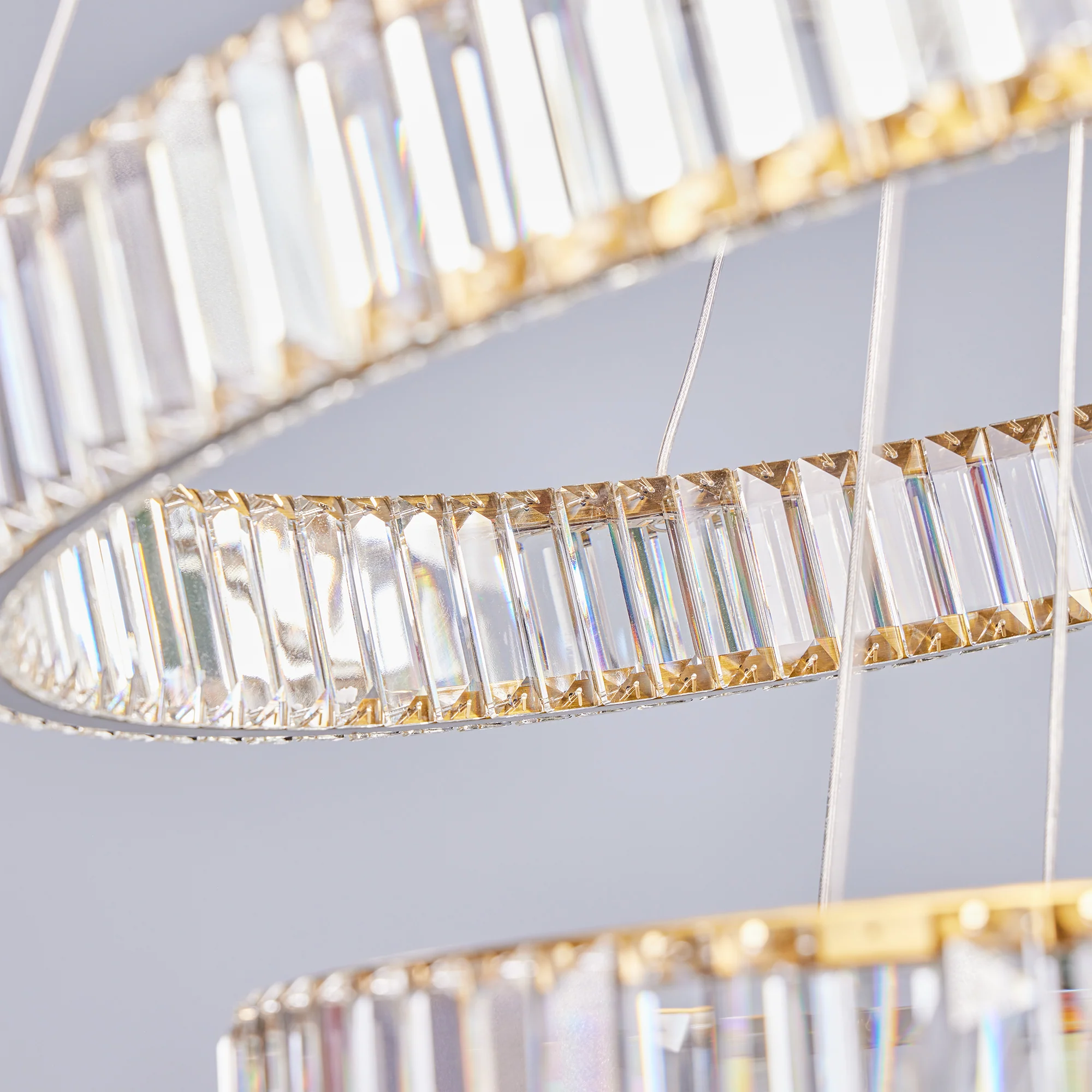 Wonderella 6 ring chandelier in clear glass and brass - Image 10