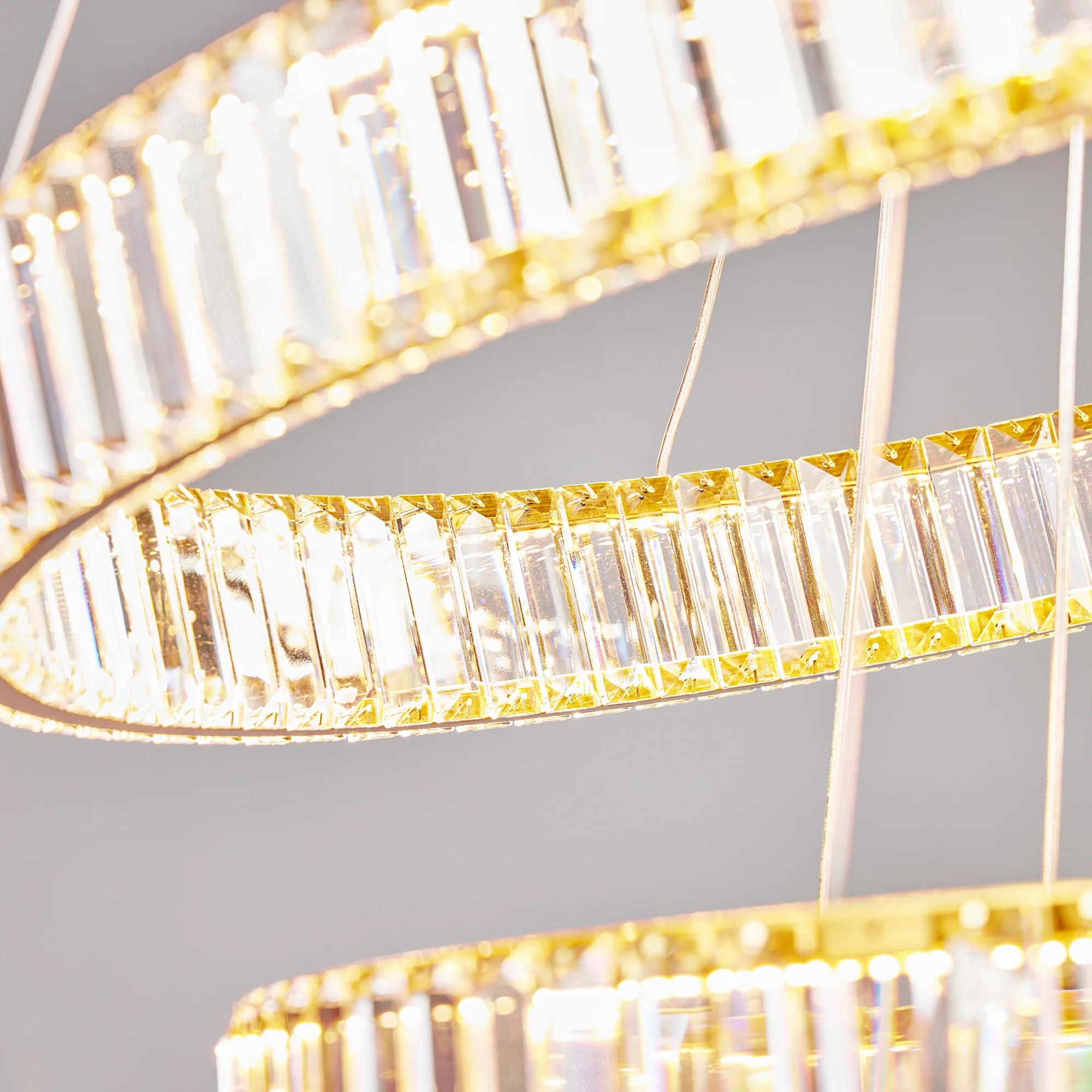 Wonderella 6 ring chandelier in clear glass and brass - Image 11