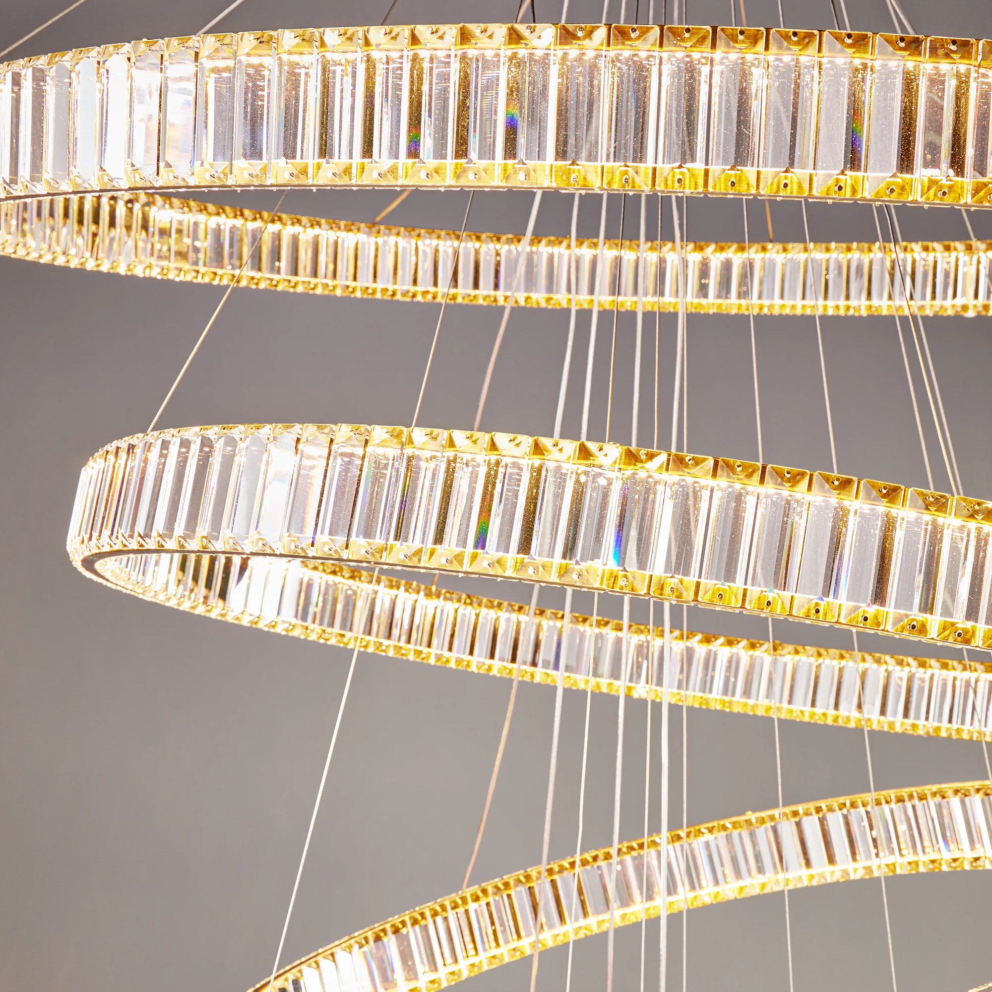 Wonderella 6 ring chandelier in clear glass and brass - Image 4