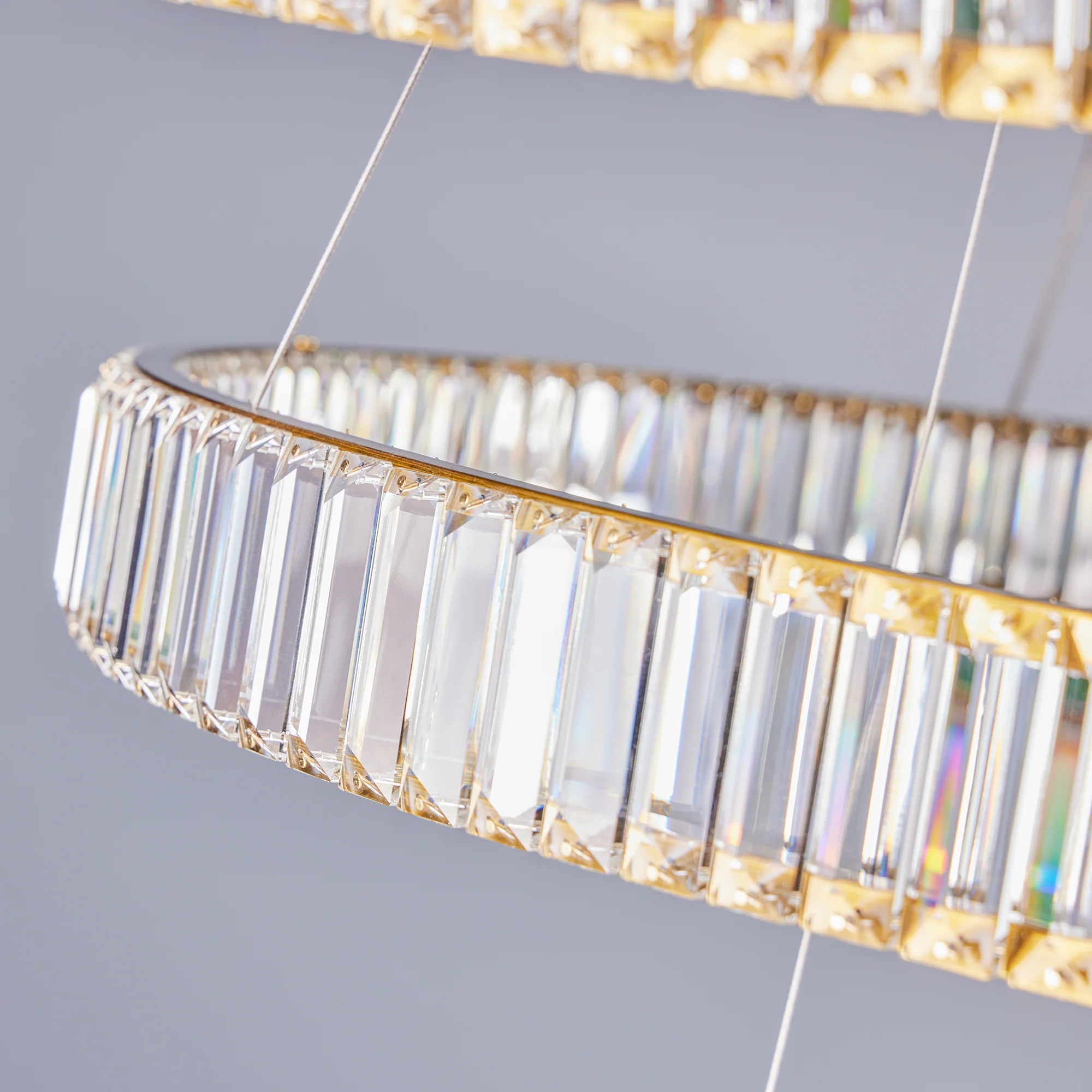 Wonderella 6 ring chandelier in clear glass and brass - Image 5