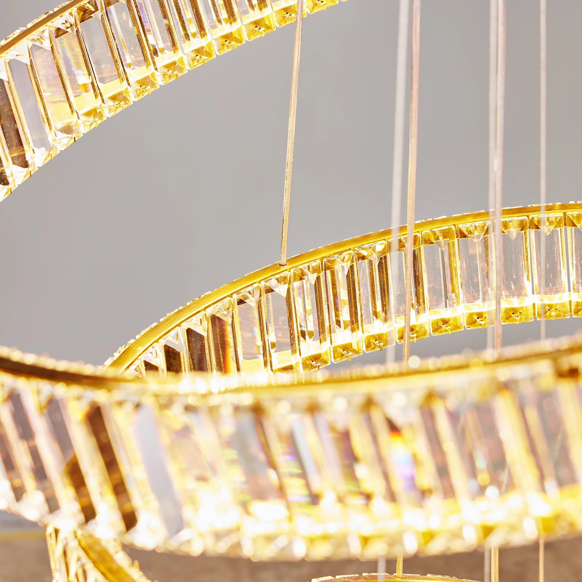 Wonderella 6 ring chandelier in clear glass and brass - Image 7